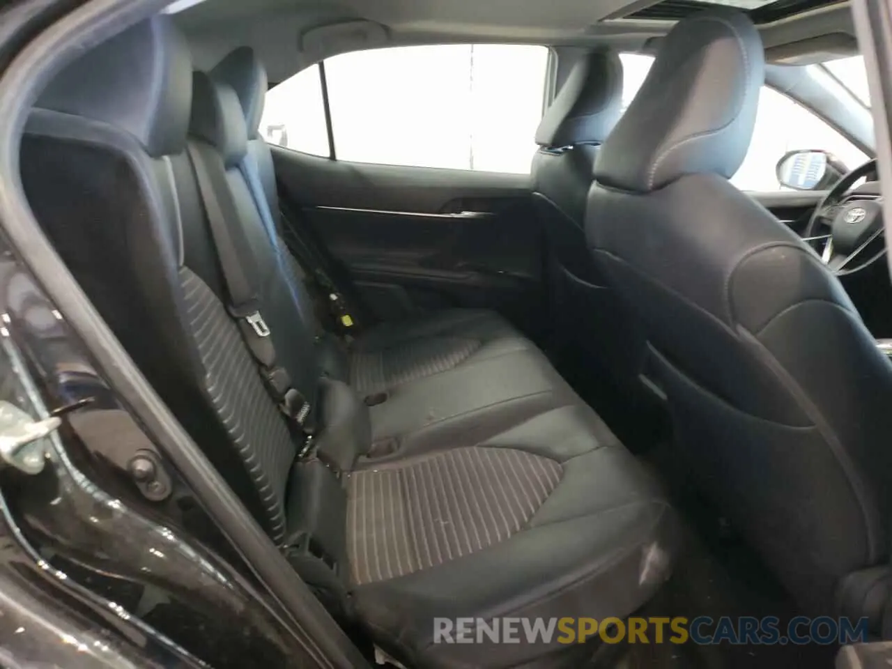 10 Photograph of a damaged car 4T1B21HK6KU519415 TOYOTA CAMRY 2019
