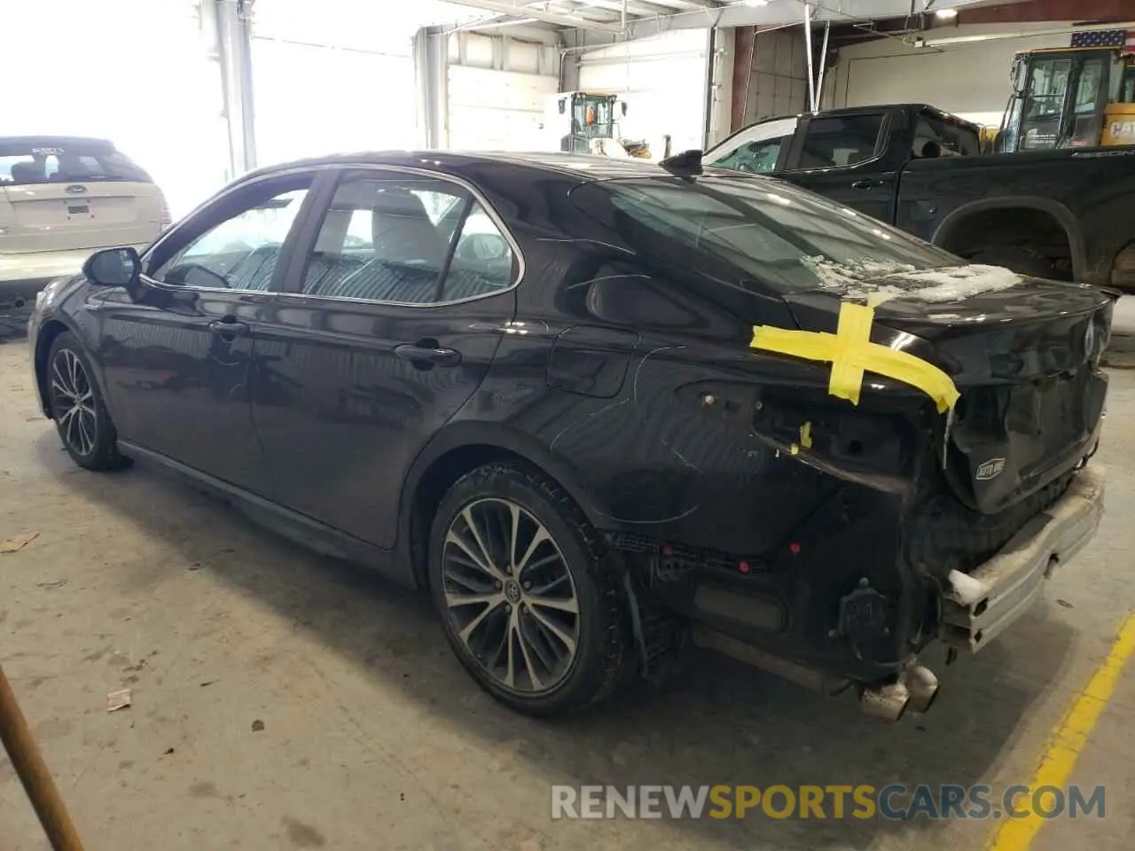 2 Photograph of a damaged car 4T1B21HK6KU519415 TOYOTA CAMRY 2019