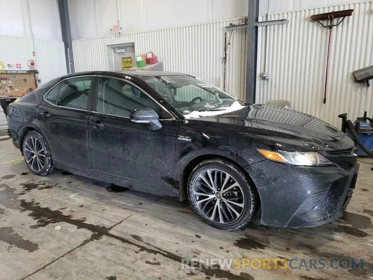 4 Photograph of a damaged car 4T1B21HK6KU519415 TOYOTA CAMRY 2019