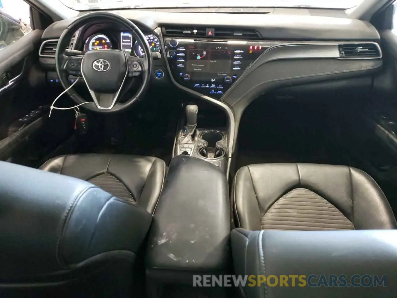 8 Photograph of a damaged car 4T1B21HK6KU519415 TOYOTA CAMRY 2019