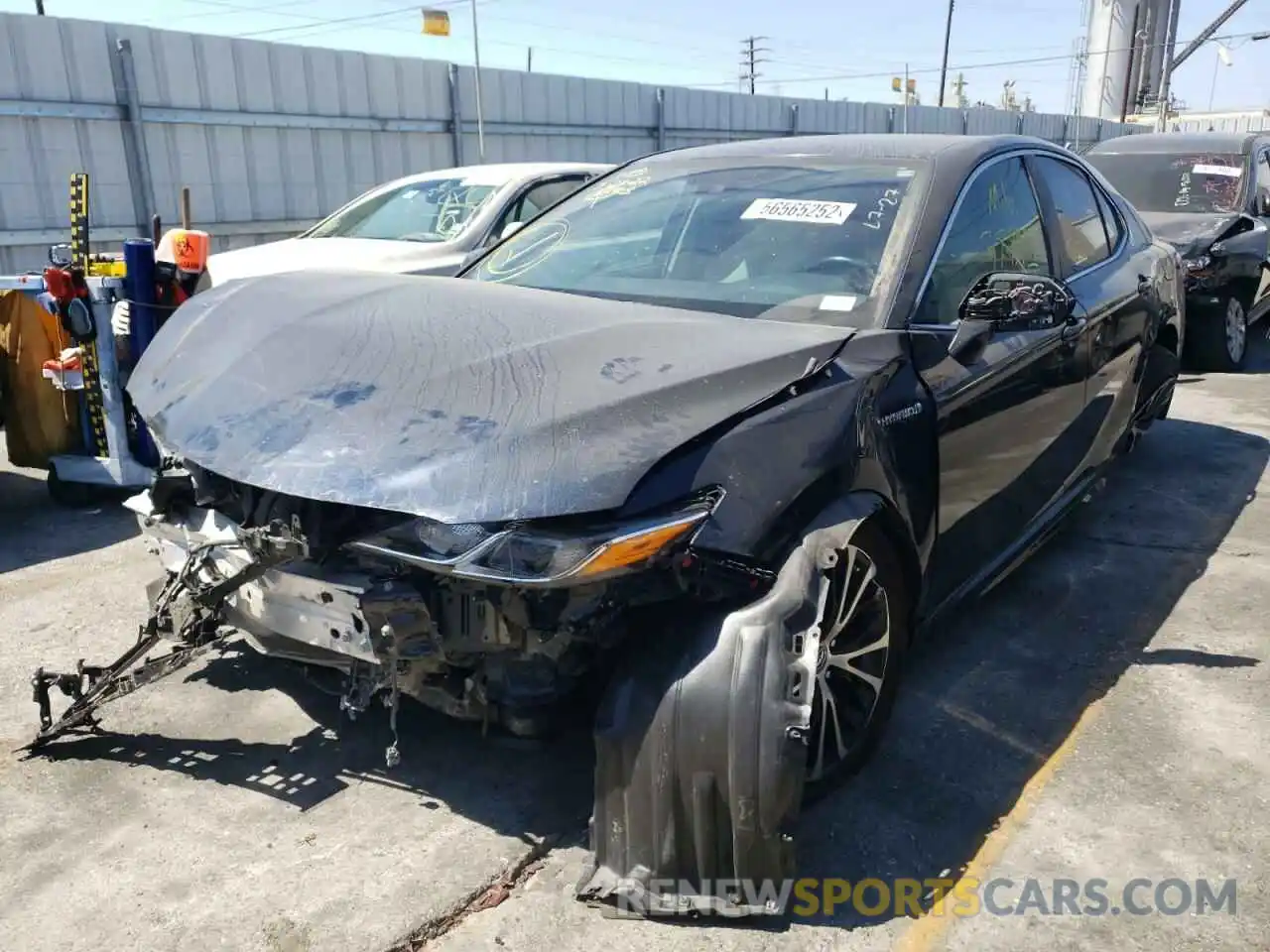 2 Photograph of a damaged car 4T1B21HK6KU520421 TOYOTA CAMRY 2019