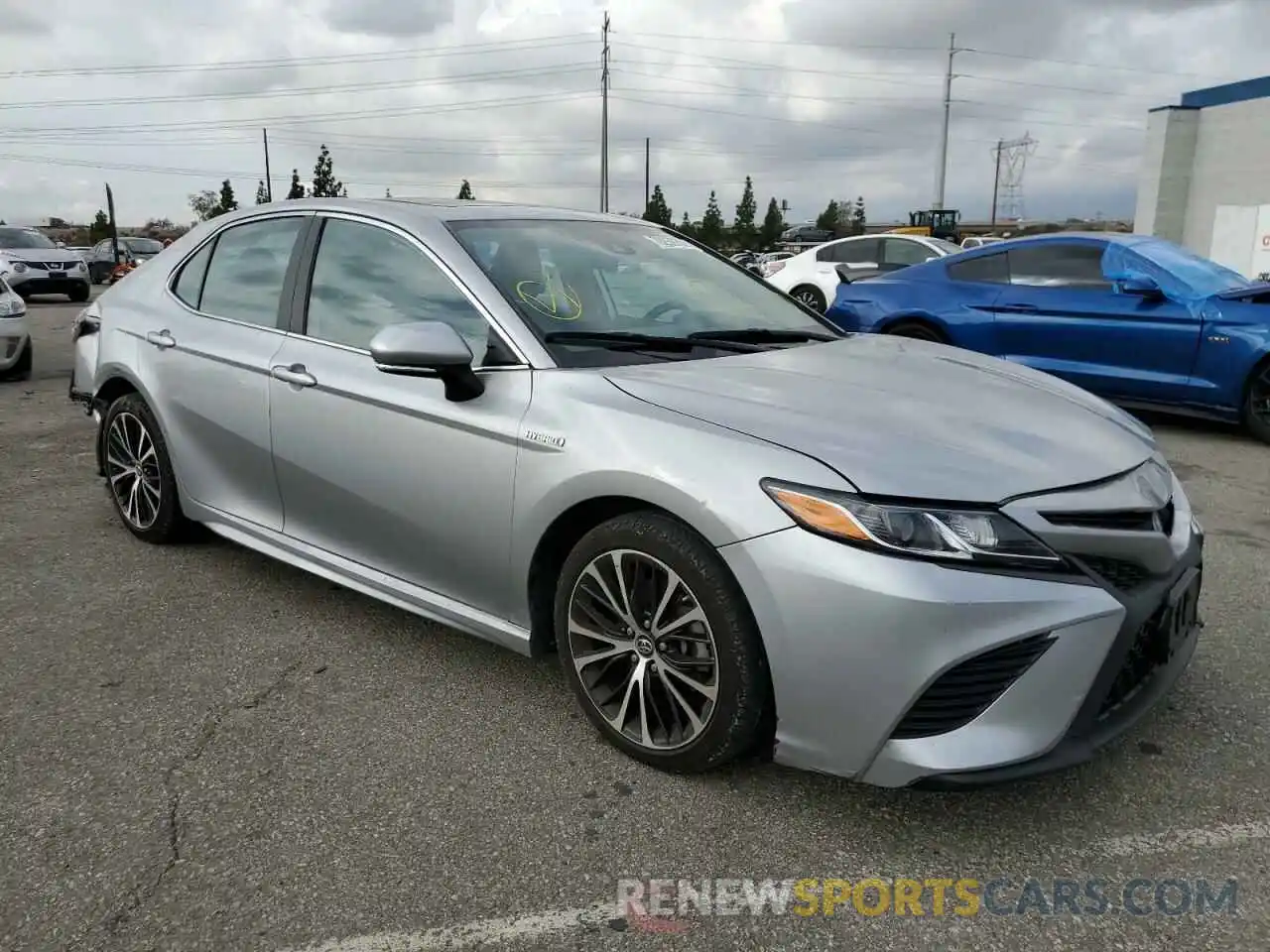 4 Photograph of a damaged car 4T1B21HK6KU521195 TOYOTA CAMRY 2019