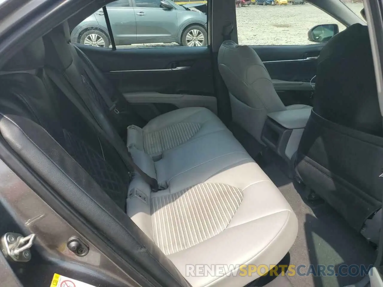 10 Photograph of a damaged car 4T1B21HK7KU012524 TOYOTA CAMRY 2019