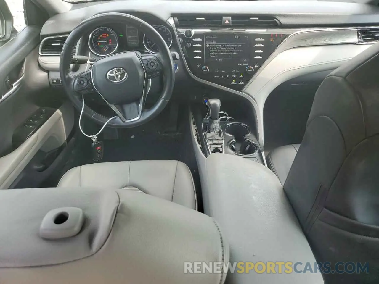 8 Photograph of a damaged car 4T1B21HK7KU012524 TOYOTA CAMRY 2019