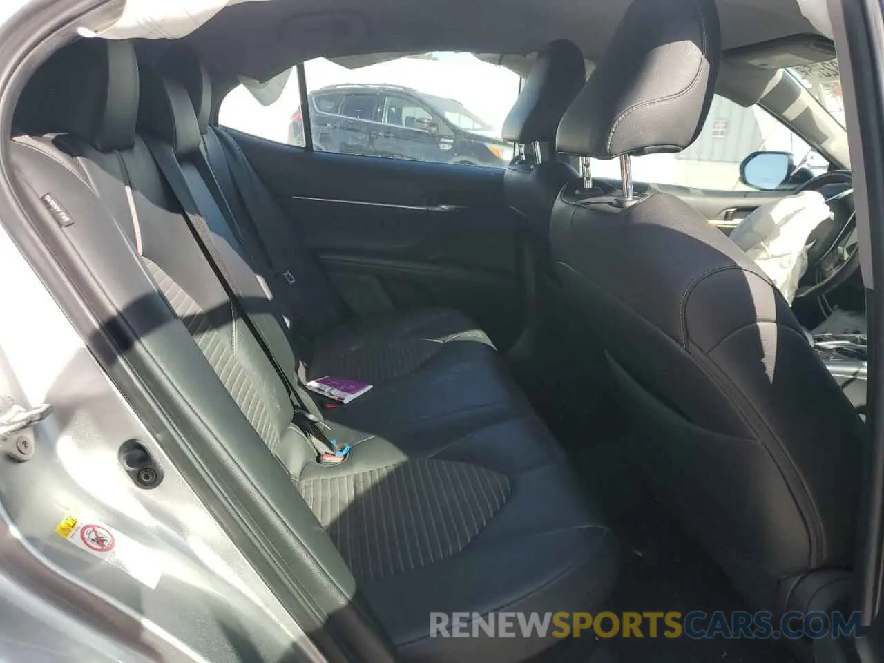 10 Photograph of a damaged car 4T1B21HK7KU512098 TOYOTA CAMRY 2019
