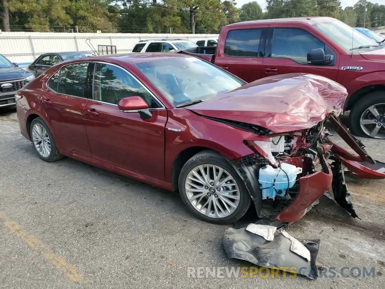 4 Photograph of a damaged car 4T1B21HK7KU513185 TOYOTA CAMRY 2019
