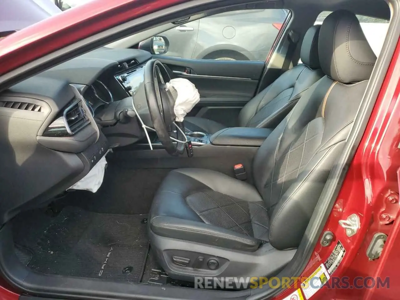 7 Photograph of a damaged car 4T1B21HK7KU513185 TOYOTA CAMRY 2019