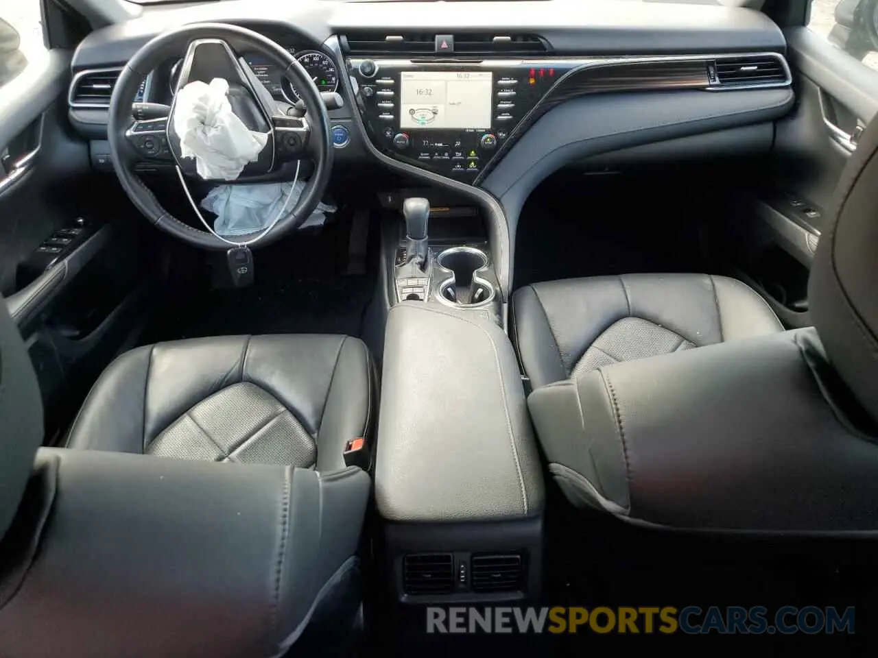 8 Photograph of a damaged car 4T1B21HK7KU513185 TOYOTA CAMRY 2019
