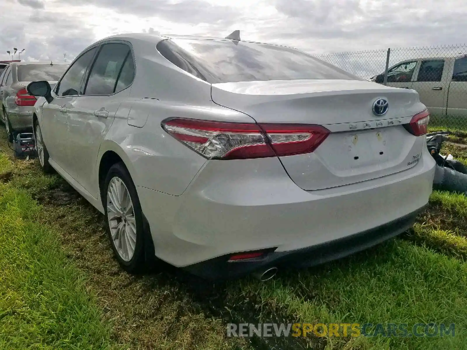 3 Photograph of a damaged car 4T1B21HK7KU514269 TOYOTA CAMRY 2019