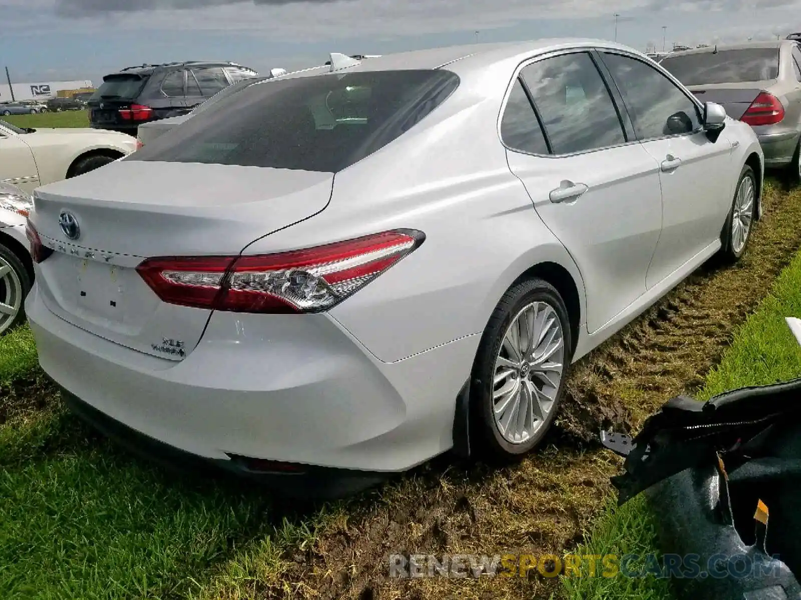 4 Photograph of a damaged car 4T1B21HK7KU514269 TOYOTA CAMRY 2019