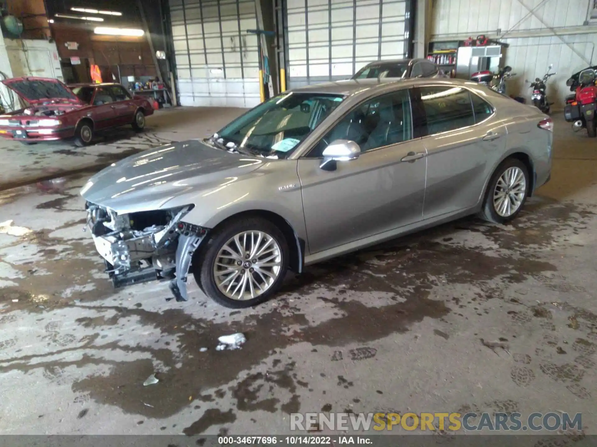 2 Photograph of a damaged car 4T1B21HK7KU516054 TOYOTA CAMRY 2019