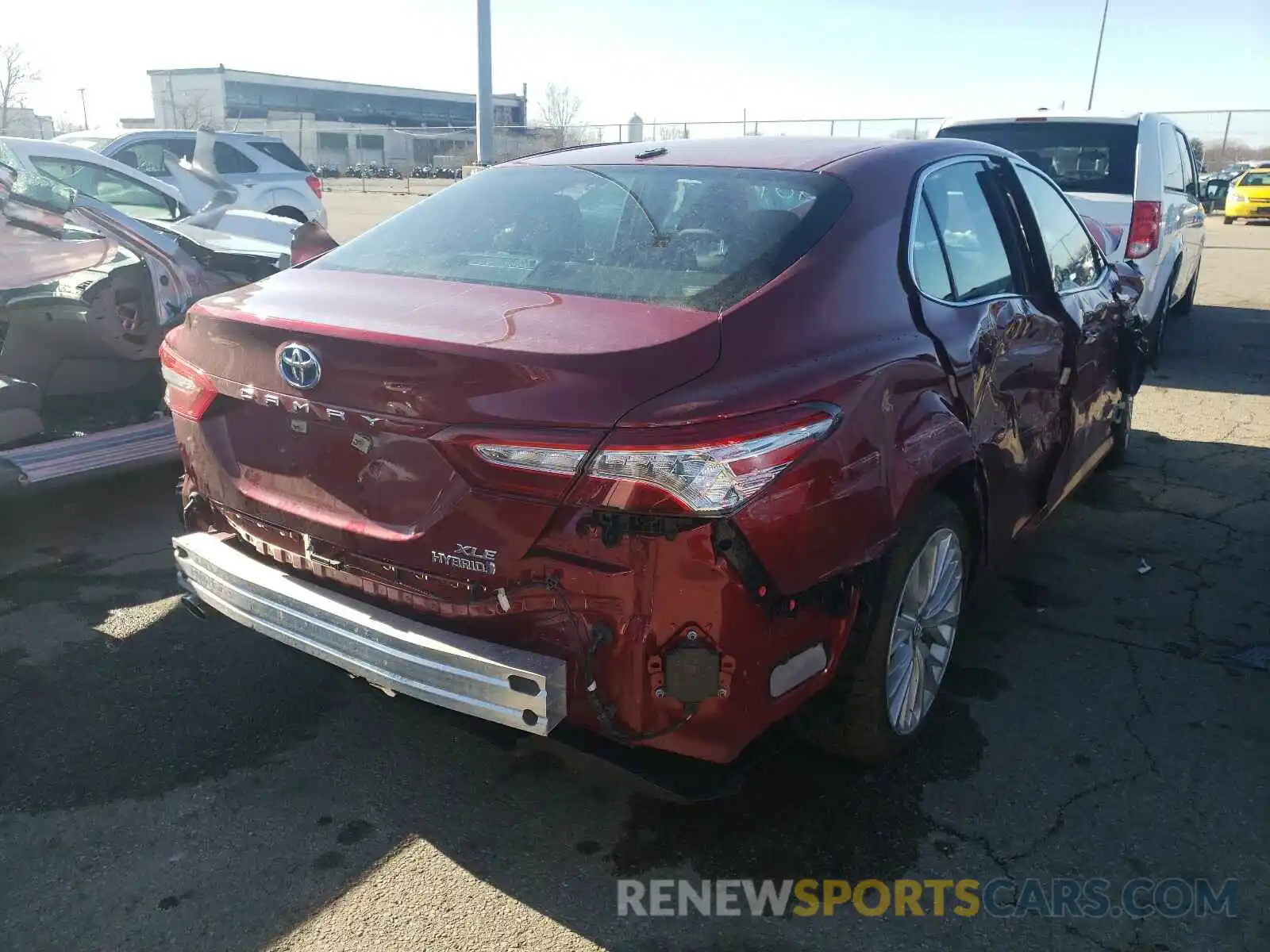 4 Photograph of a damaged car 4T1B21HK7KU518547 TOYOTA CAMRY 2019