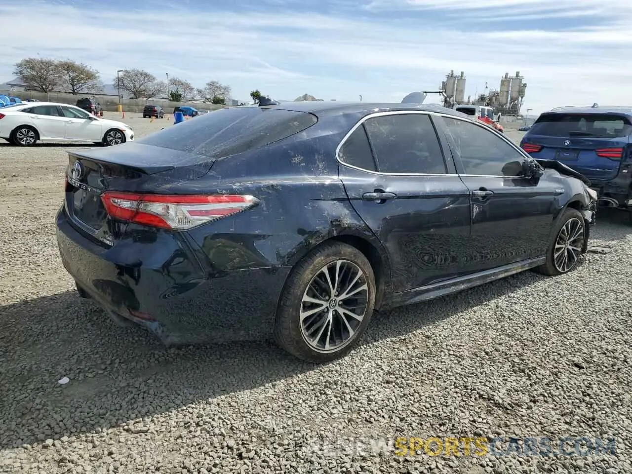 3 Photograph of a damaged car 4T1B21HK7KU521576 TOYOTA CAMRY 2019