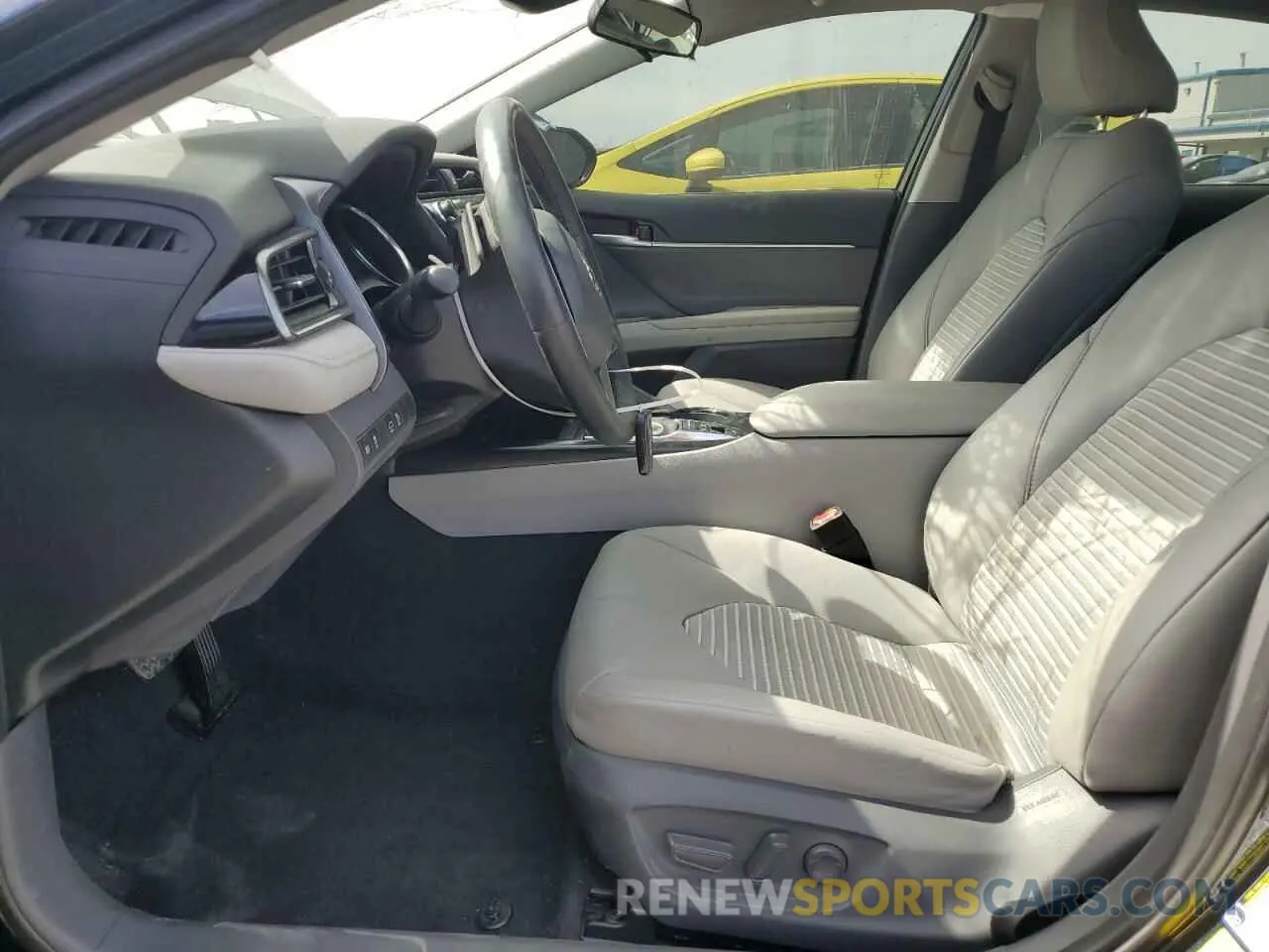 7 Photograph of a damaged car 4T1B21HK7KU521576 TOYOTA CAMRY 2019