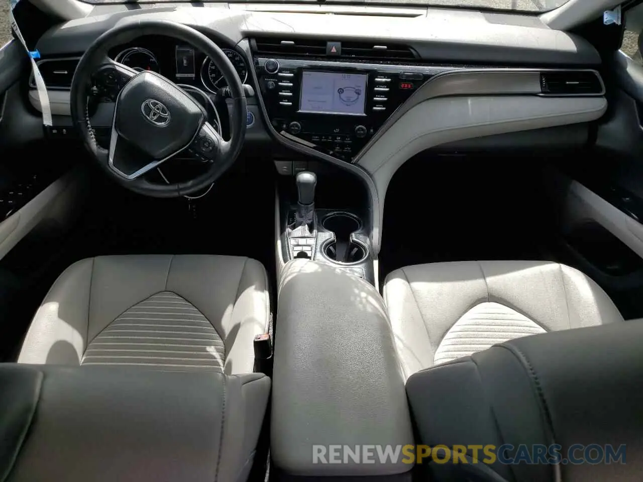 8 Photograph of a damaged car 4T1B21HK7KU521576 TOYOTA CAMRY 2019