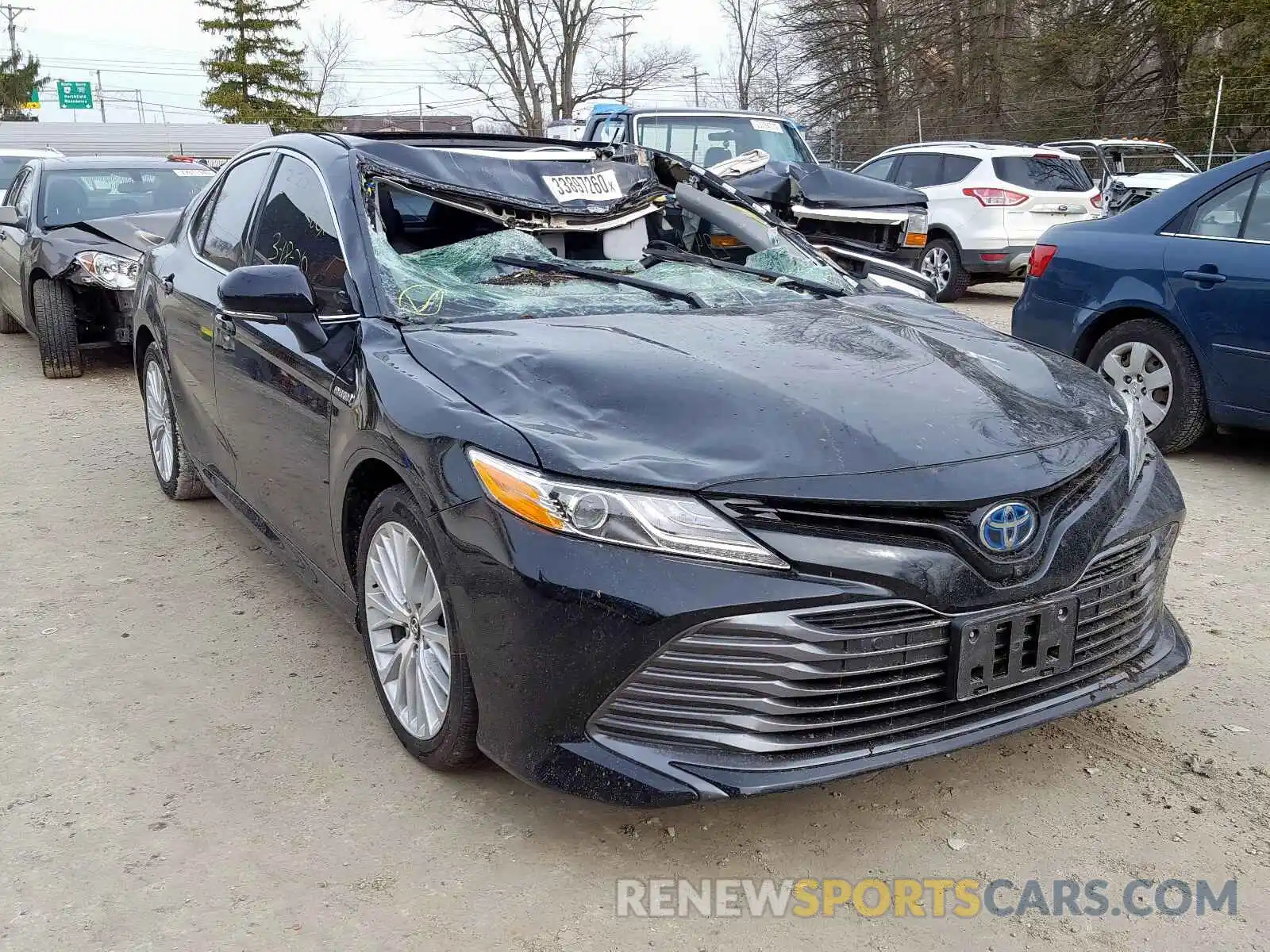 1 Photograph of a damaged car 4T1B21HK8KU010653 TOYOTA CAMRY 2019