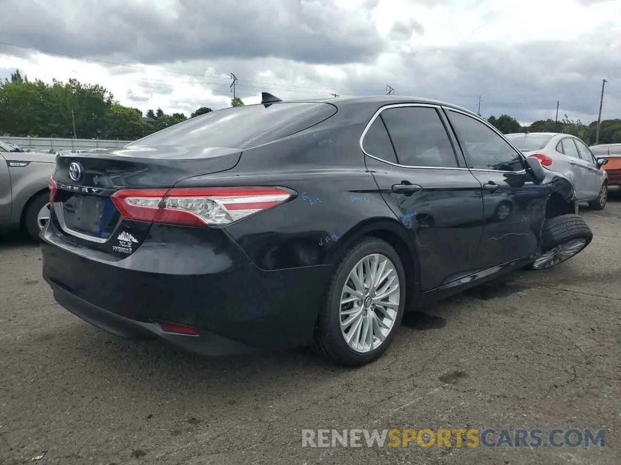 3 Photograph of a damaged car 4T1B21HK8KU012872 TOYOTA CAMRY 2019