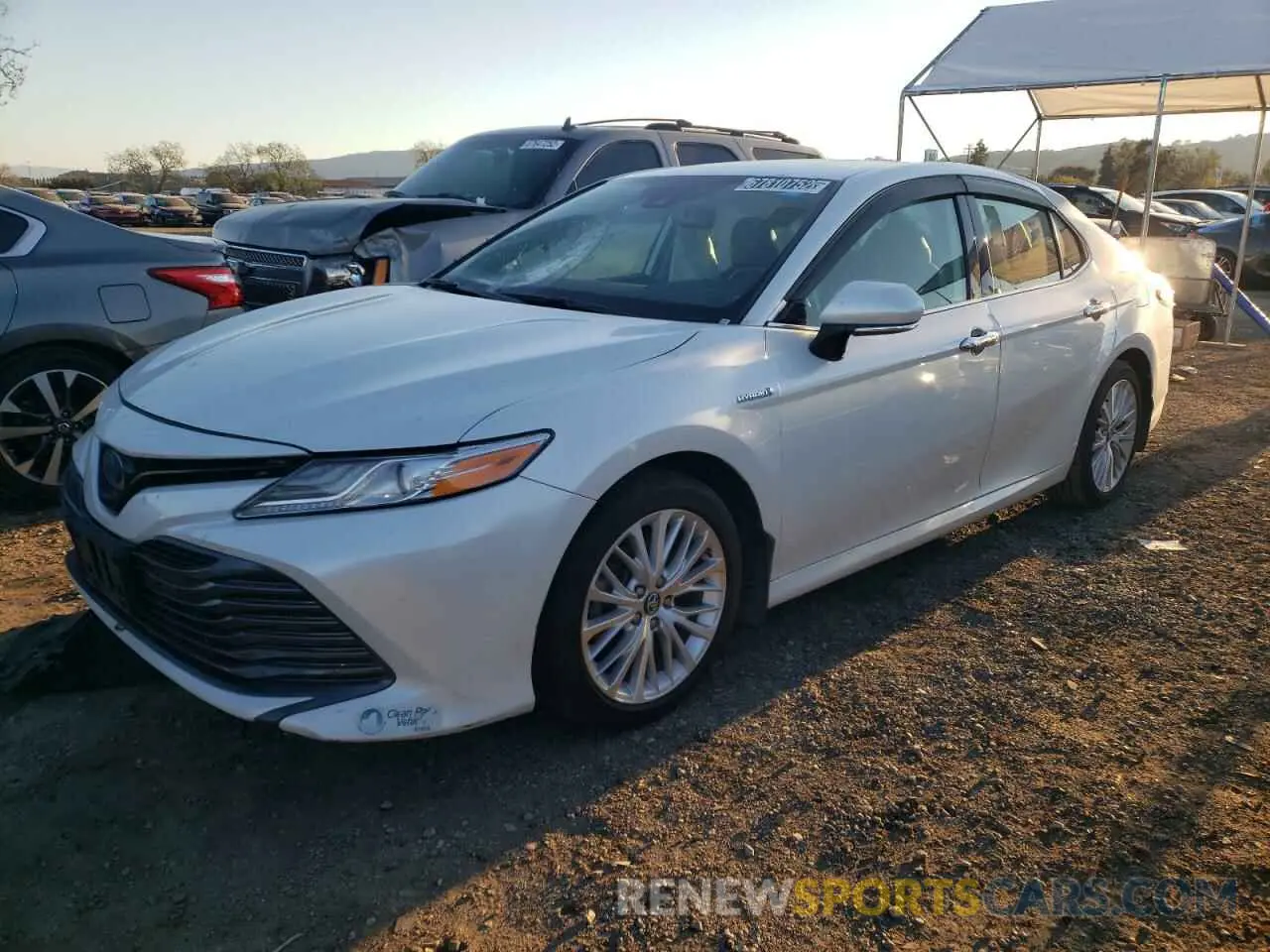 1 Photograph of a damaged car 4T1B21HK8KU511817 TOYOTA CAMRY 2019