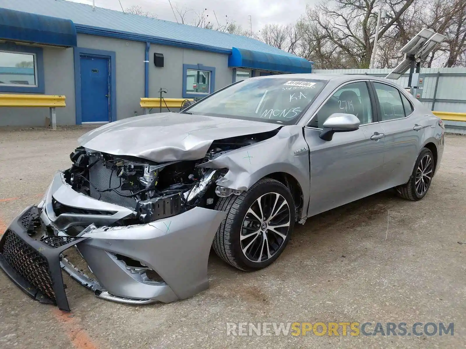 2 Photograph of a damaged car 4T1B21HK8KU519853 TOYOTA CAMRY 2019