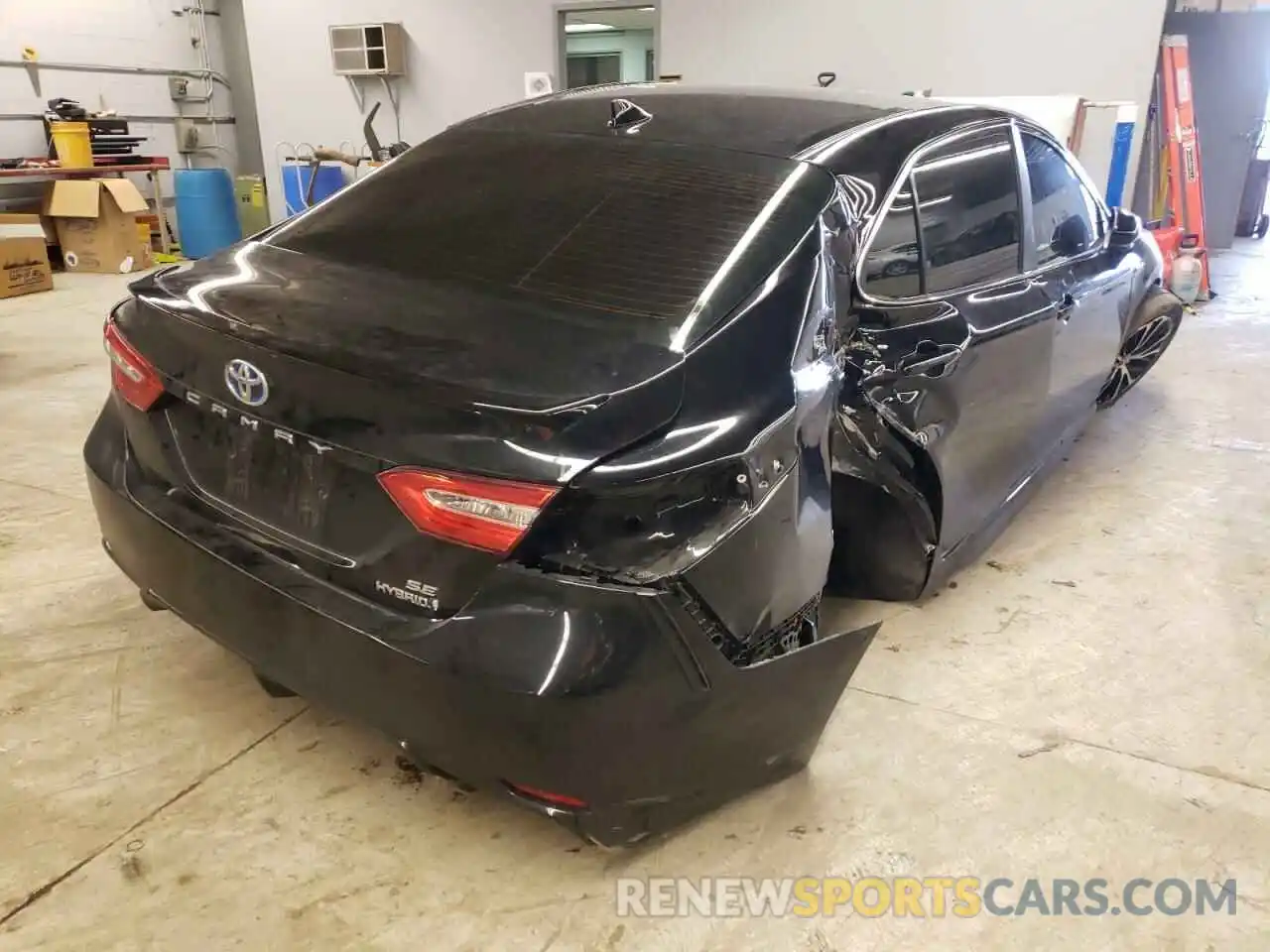 4 Photograph of a damaged car 4T1B21HK9KU014369 TOYOTA CAMRY 2019