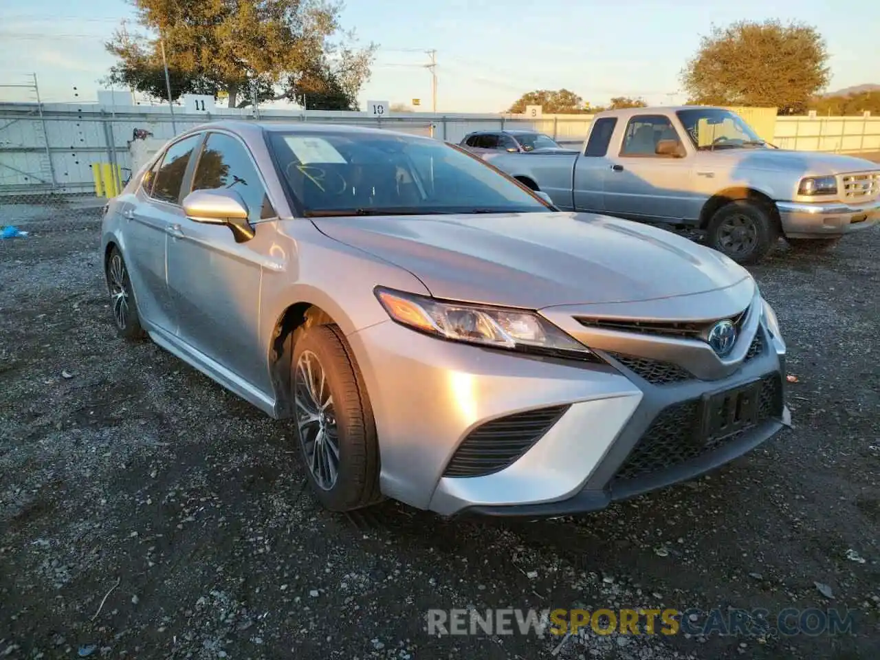 1 Photograph of a damaged car 4T1B21HK9KU512037 TOYOTA CAMRY 2019