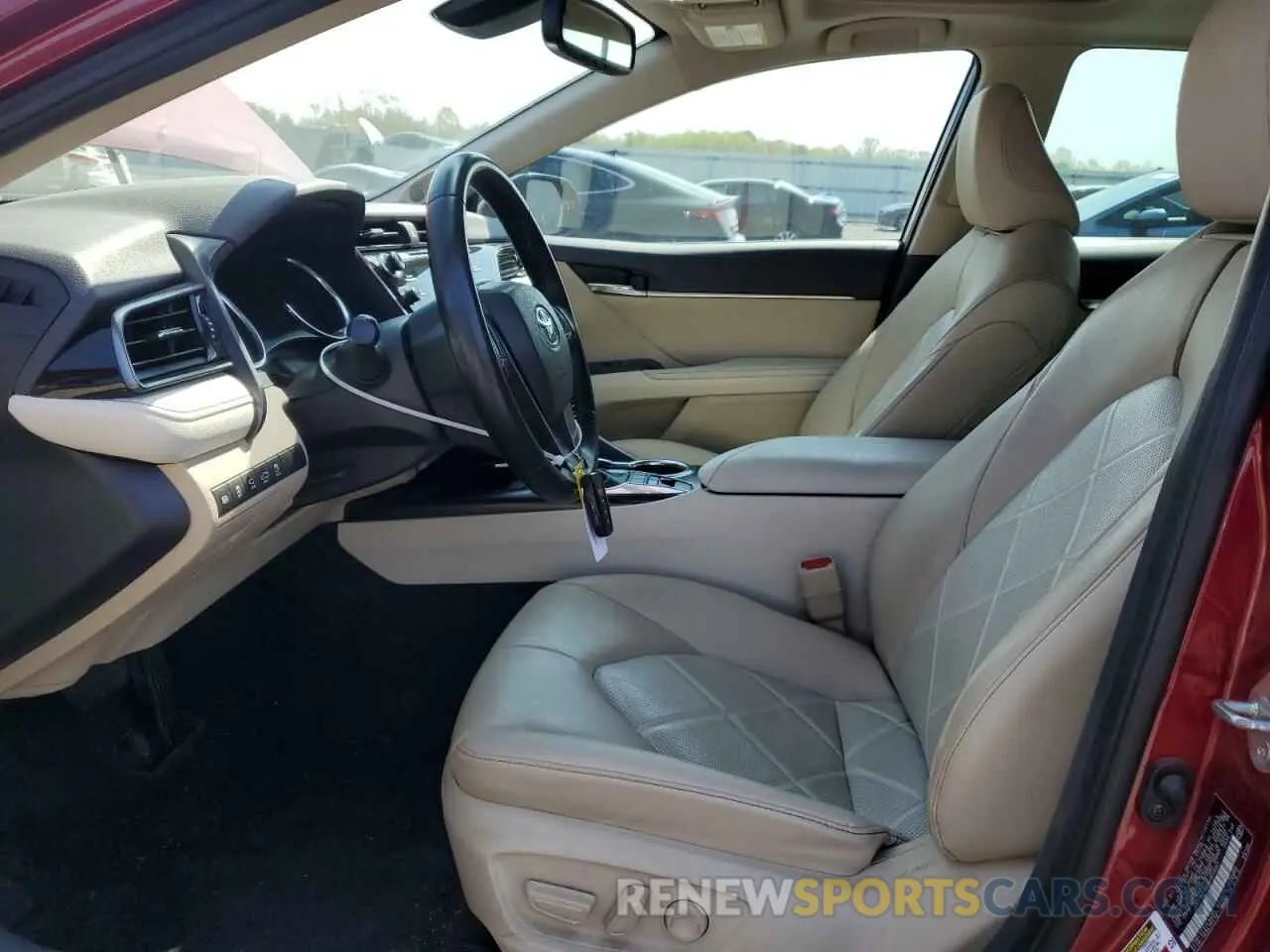 7 Photograph of a damaged car 4T1B21HK9KU513057 TOYOTA CAMRY 2019
