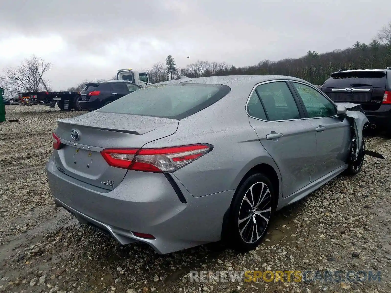 4 Photograph of a damaged car 4T1B21HK9KU513785 TOYOTA CAMRY 2019