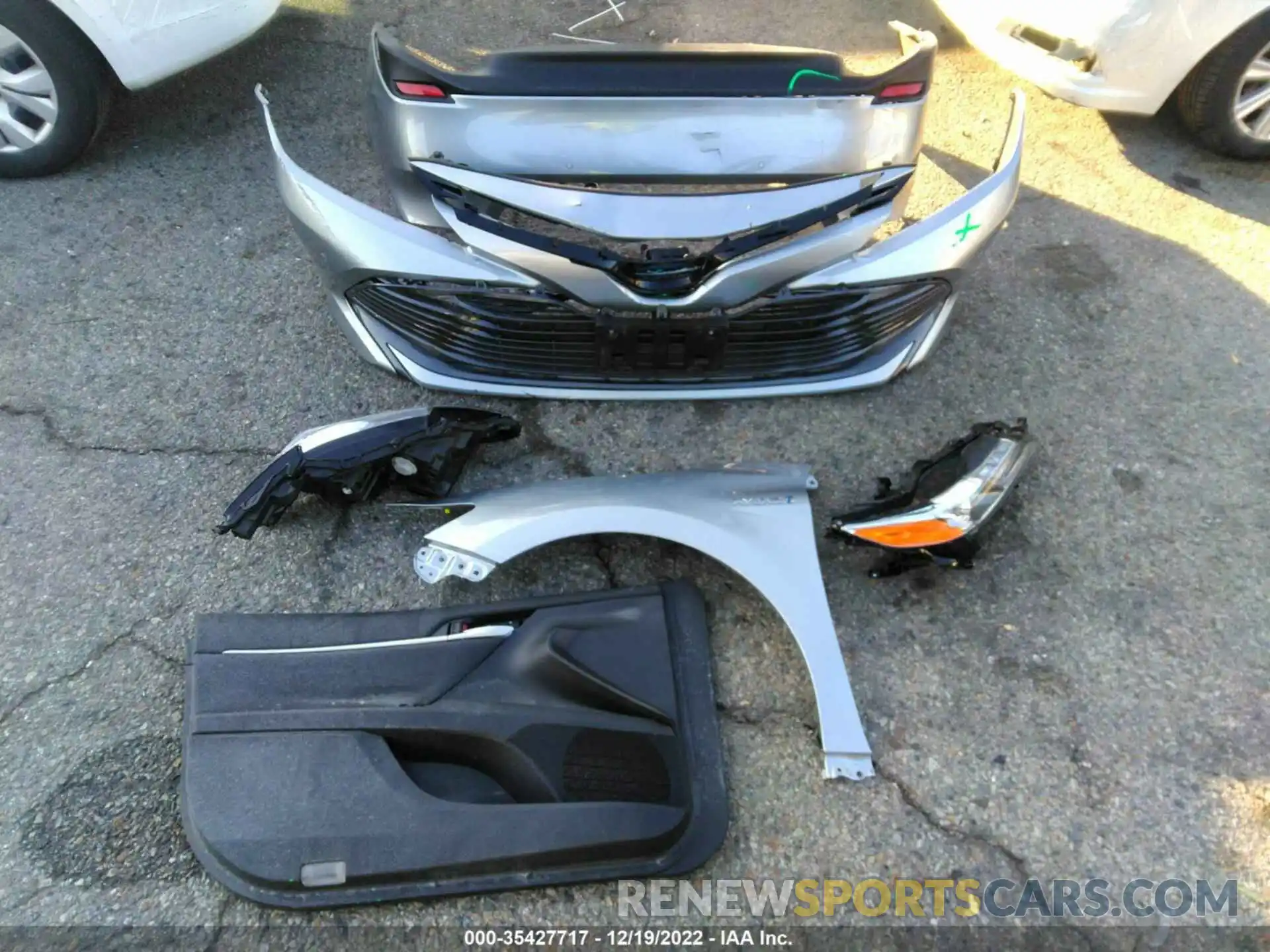 12 Photograph of a damaged car 4T1B21HK9KU515603 TOYOTA CAMRY 2019