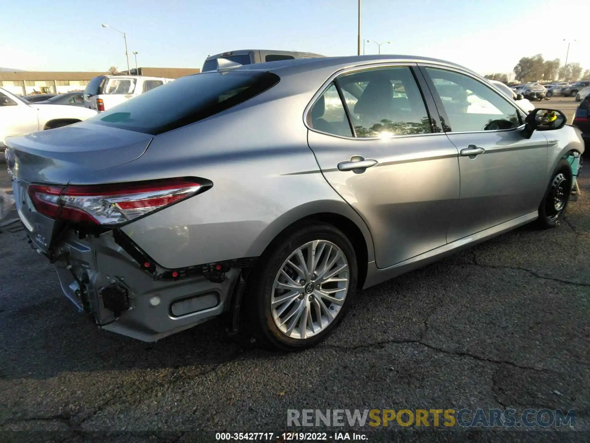 4 Photograph of a damaged car 4T1B21HK9KU515603 TOYOTA CAMRY 2019