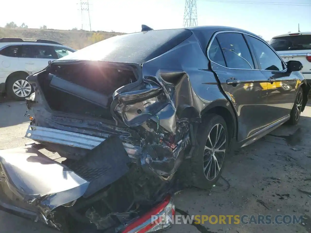 4 Photograph of a damaged car 4T1B21HK9KU517576 TOYOTA CAMRY 2019