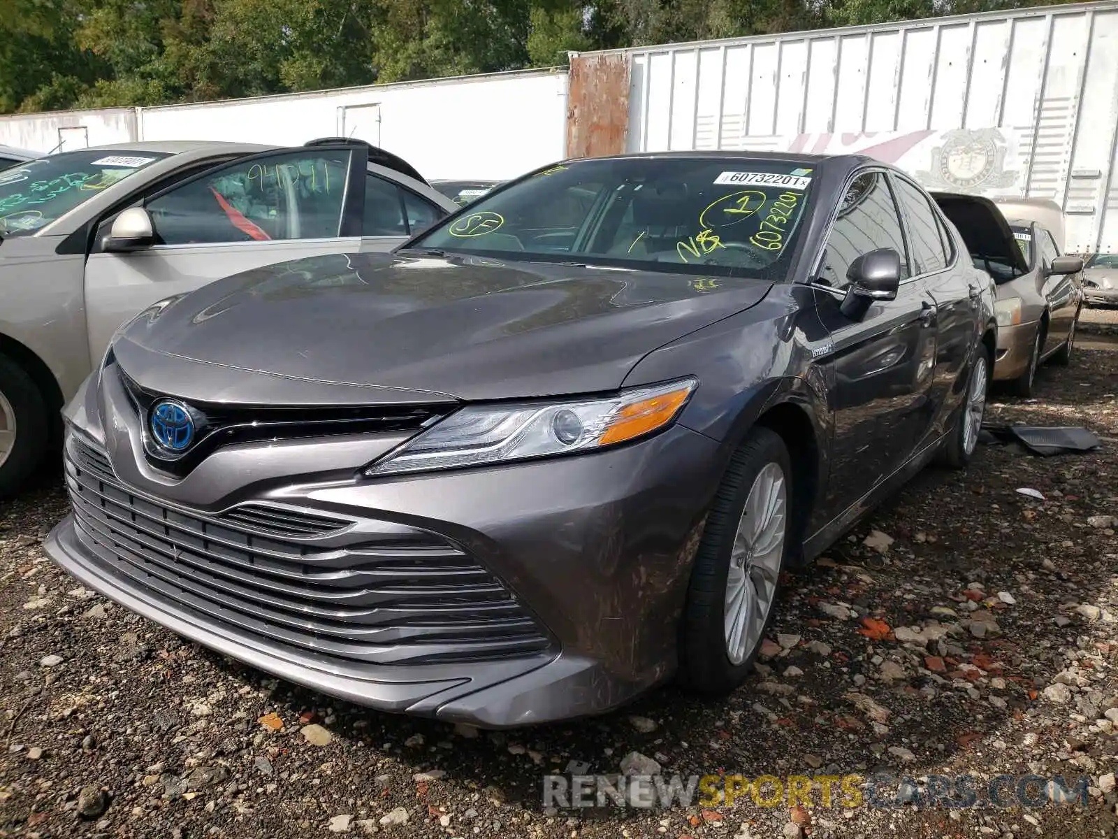 2 Photograph of a damaged car 4T1B21HK9KU518131 TOYOTA CAMRY 2019