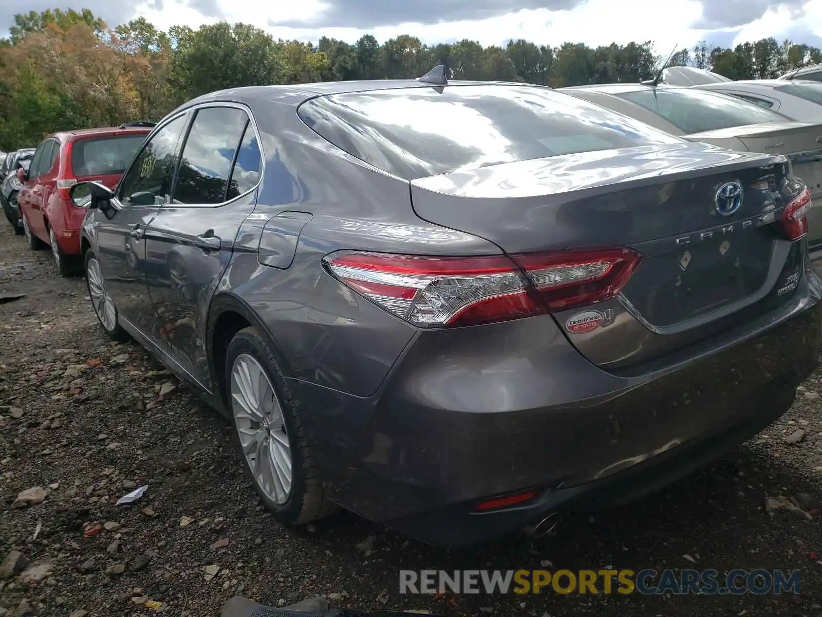 3 Photograph of a damaged car 4T1B21HK9KU518131 TOYOTA CAMRY 2019