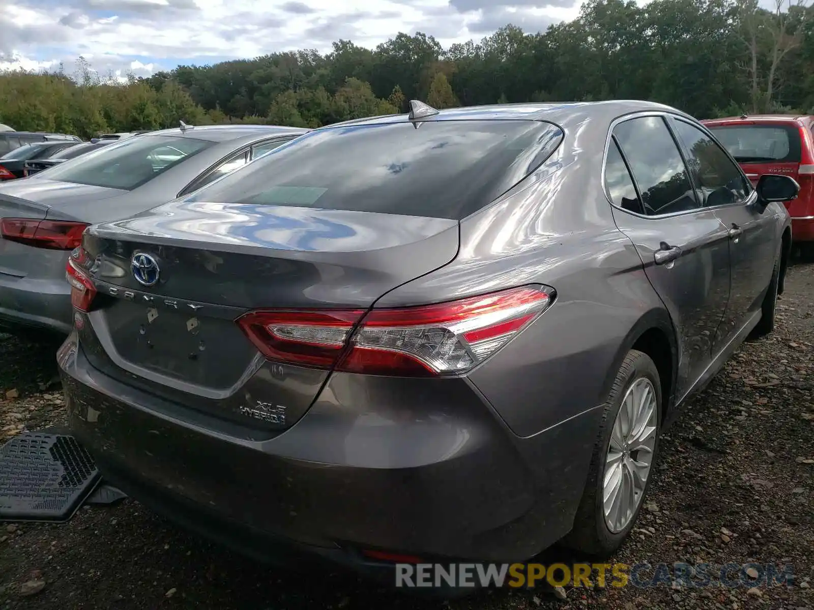 4 Photograph of a damaged car 4T1B21HK9KU518131 TOYOTA CAMRY 2019