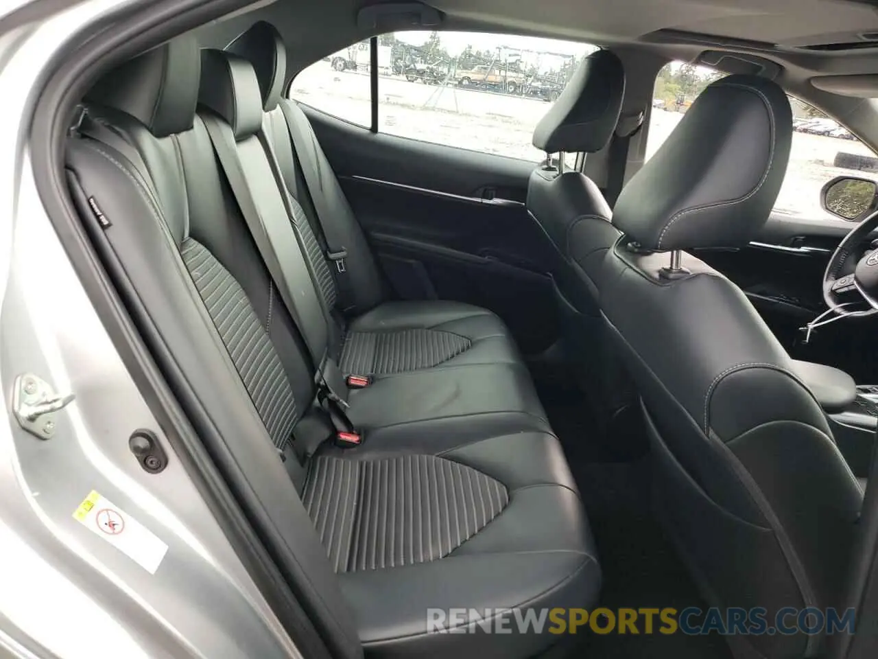 10 Photograph of a damaged car 4T1B21HKXKU511706 TOYOTA CAMRY 2019