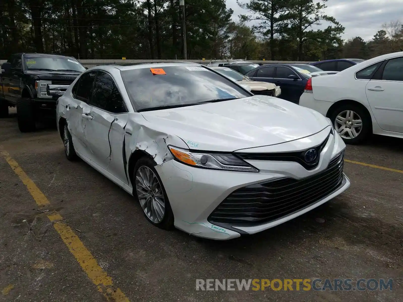 1 Photograph of a damaged car 4T1B21HKXKU511849 TOYOTA CAMRY 2019