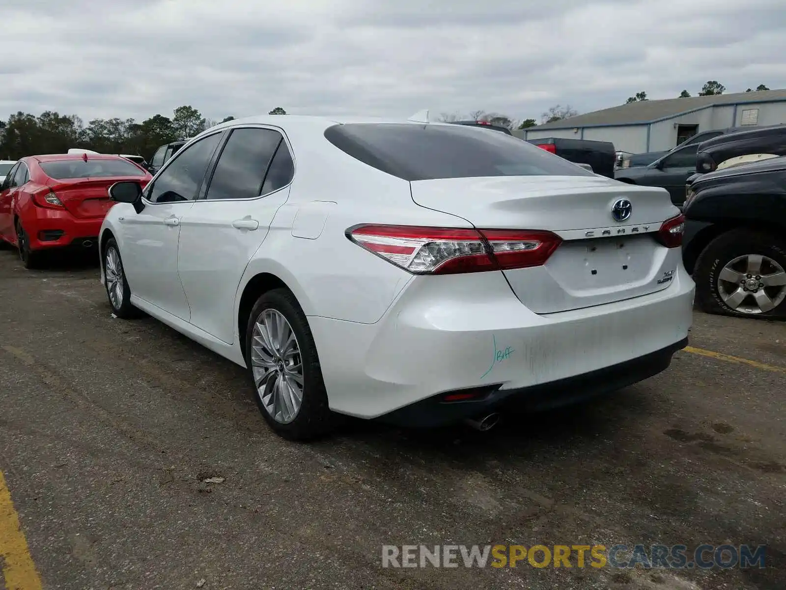 3 Photograph of a damaged car 4T1B21HKXKU511849 TOYOTA CAMRY 2019