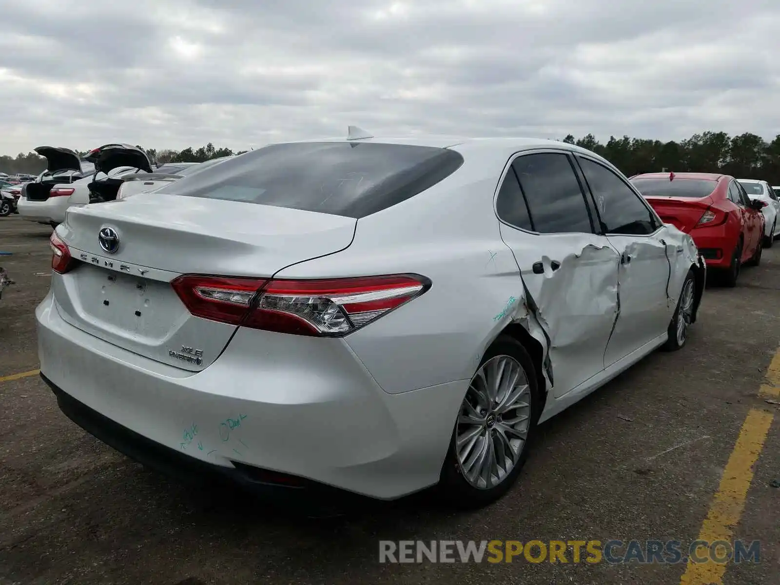 4 Photograph of a damaged car 4T1B21HKXKU511849 TOYOTA CAMRY 2019