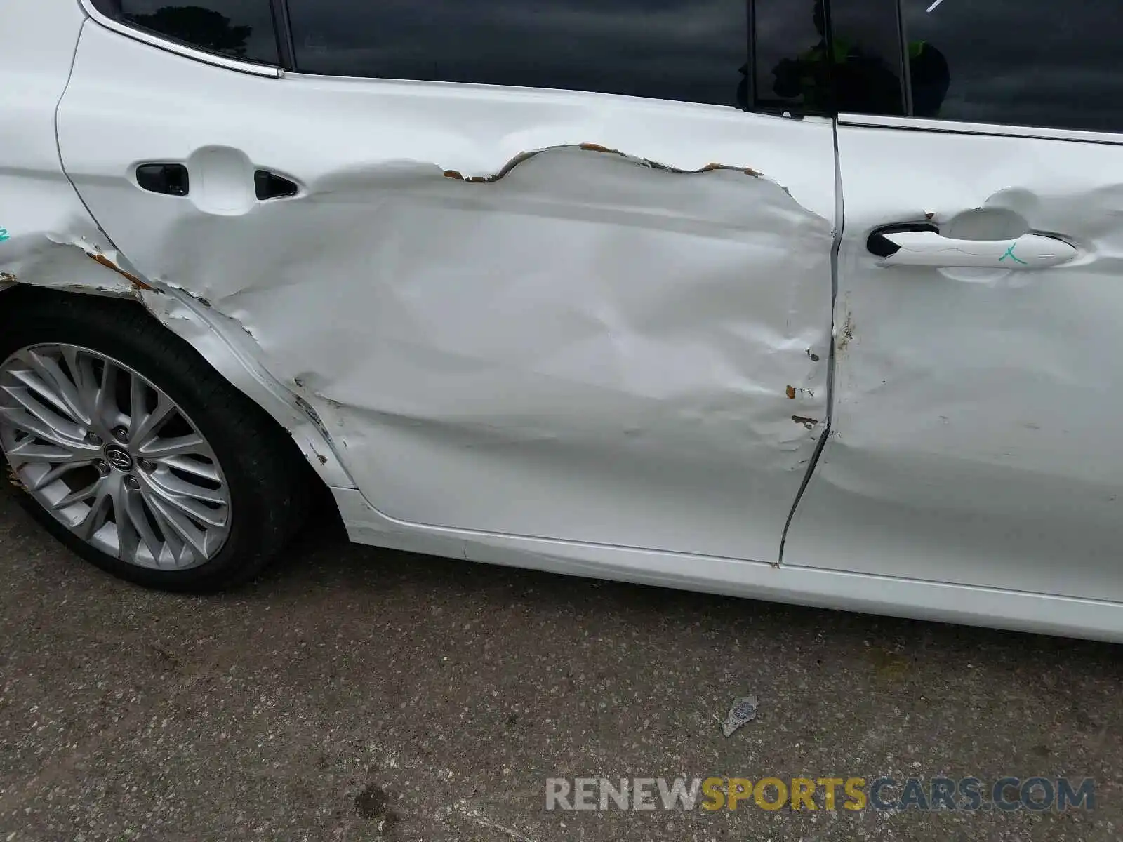 9 Photograph of a damaged car 4T1B21HKXKU511849 TOYOTA CAMRY 2019