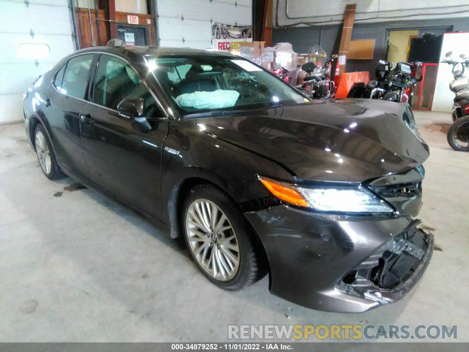 1 Photograph of a damaged car 4T1B21HKXKU513729 TOYOTA CAMRY 2019