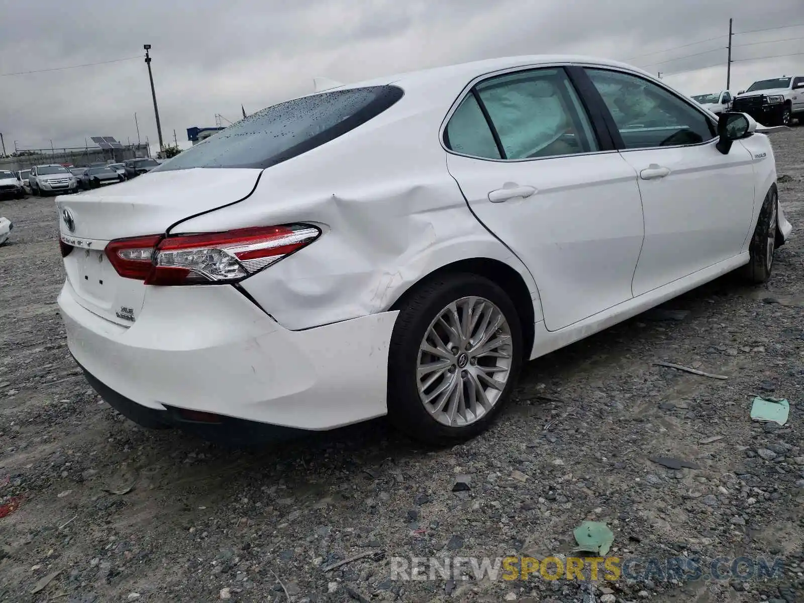 4 Photograph of a damaged car 4T1B21HKXKU515352 TOYOTA CAMRY 2019