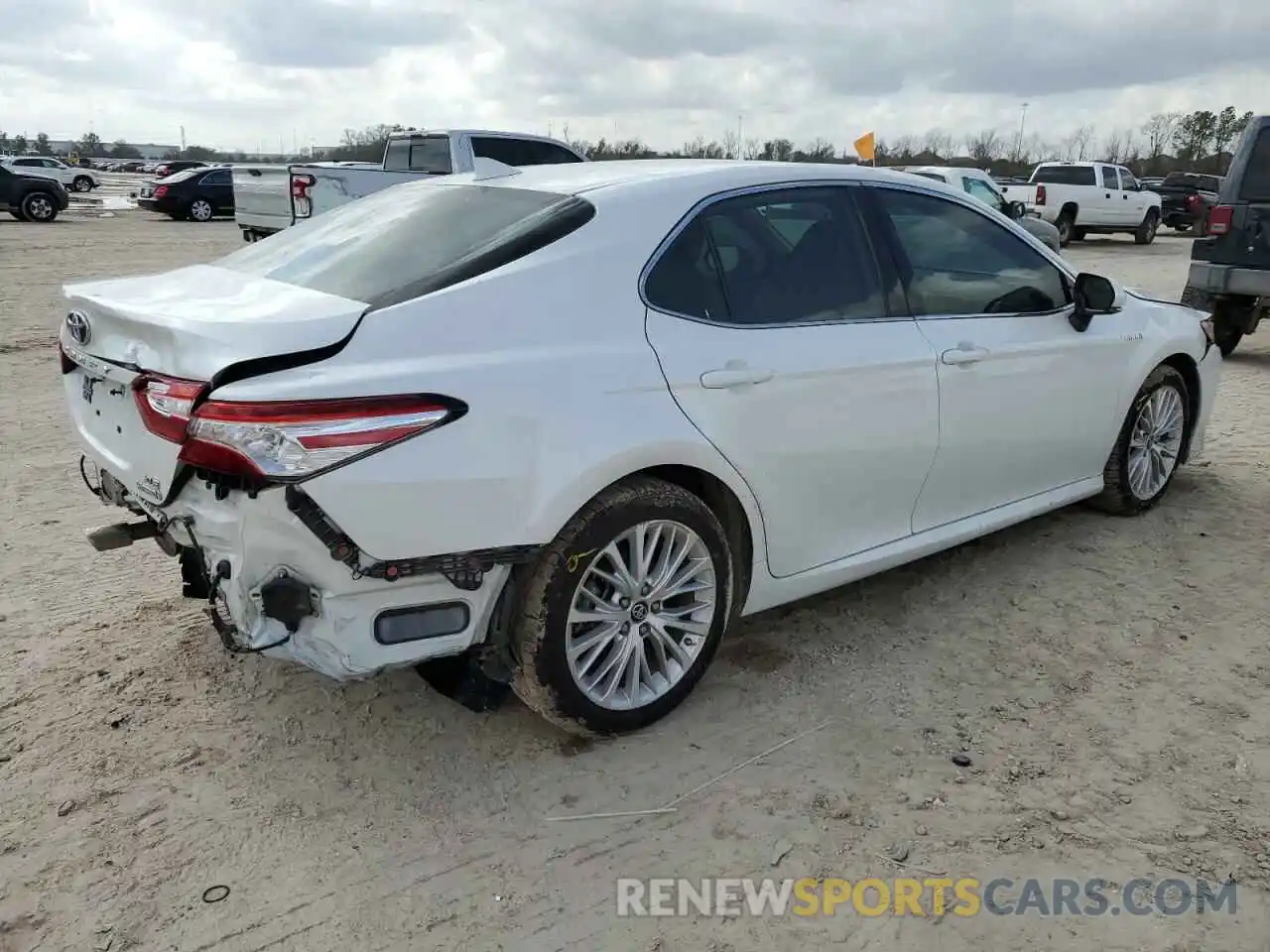 3 Photograph of a damaged car 4T1B21HKXKU520289 TOYOTA CAMRY 2019