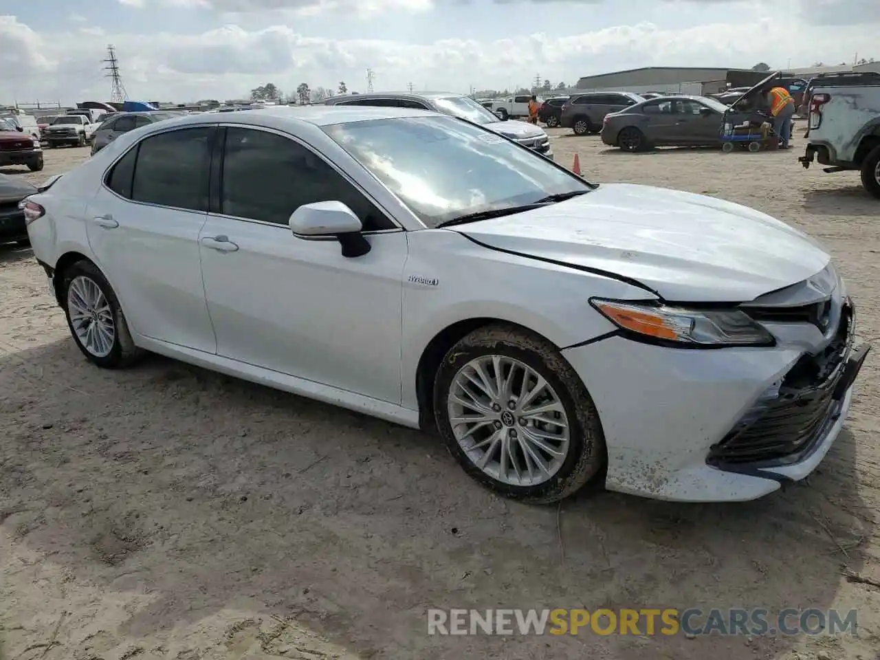 4 Photograph of a damaged car 4T1B21HKXKU520289 TOYOTA CAMRY 2019