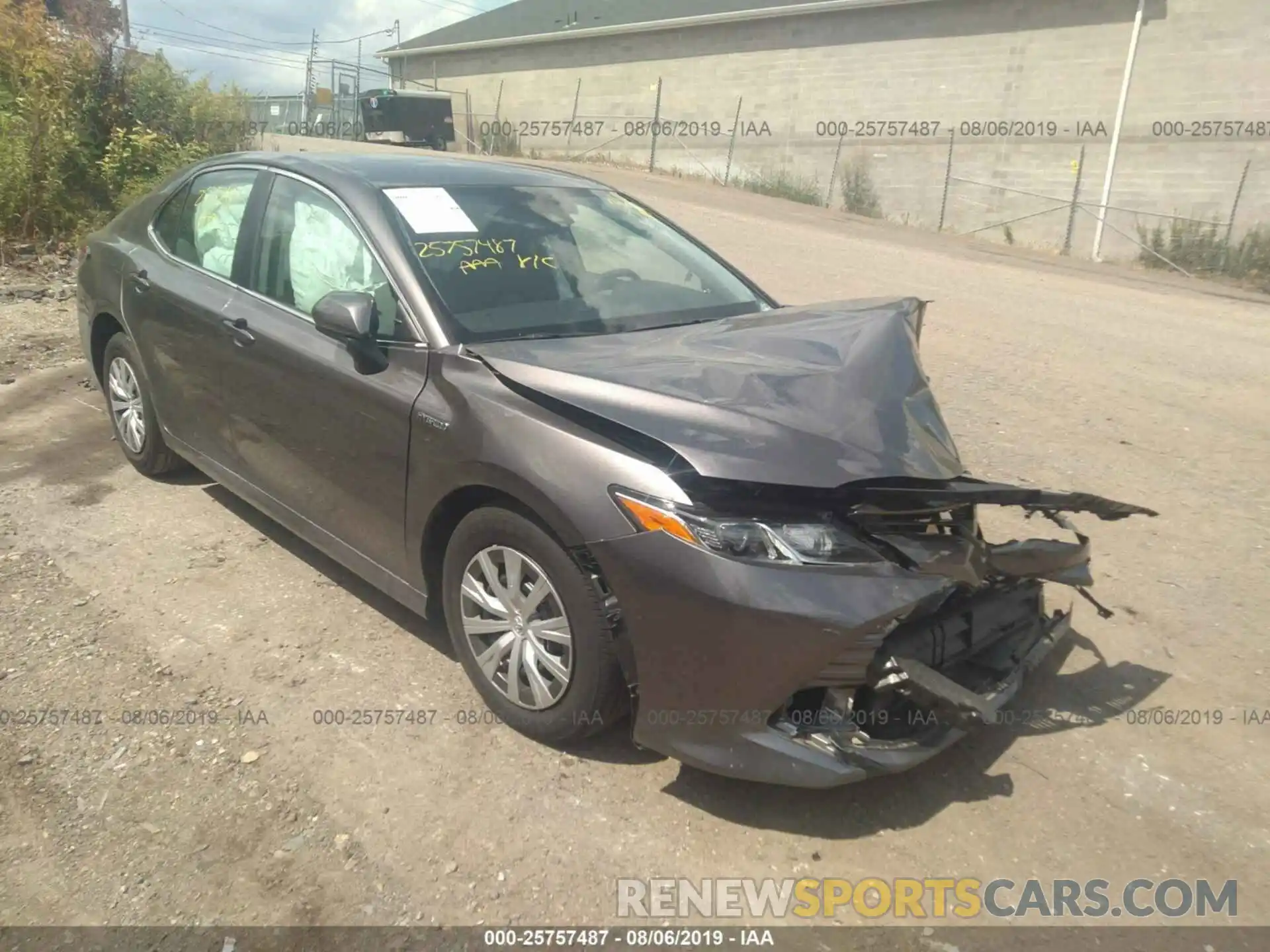 1 Photograph of a damaged car 4T1B31HK0KU513283 TOYOTA CAMRY 2019