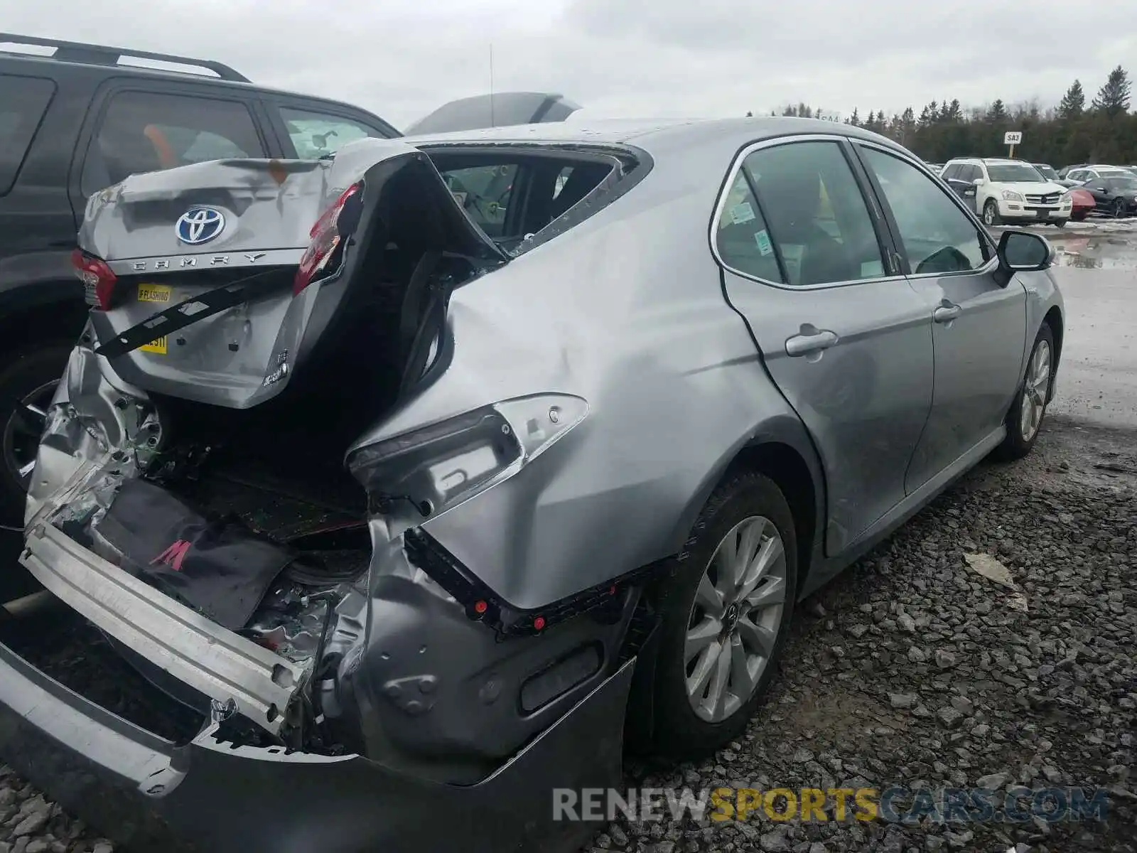 4 Photograph of a damaged car 4T1B31HK0KU513459 TOYOTA CAMRY 2019