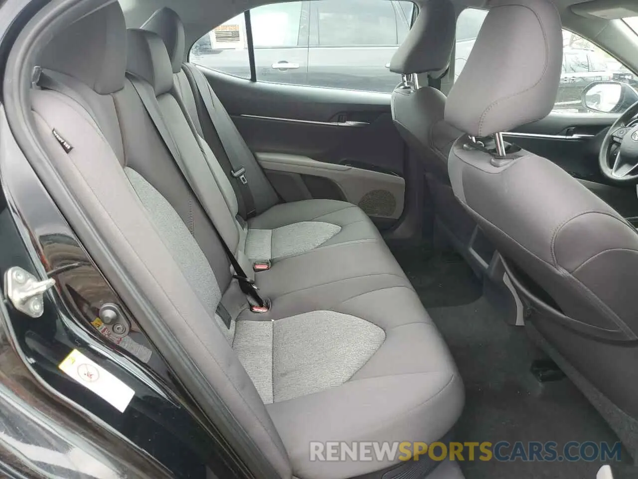 10 Photograph of a damaged car 4T1B31HK1KU512465 TOYOTA CAMRY 2019