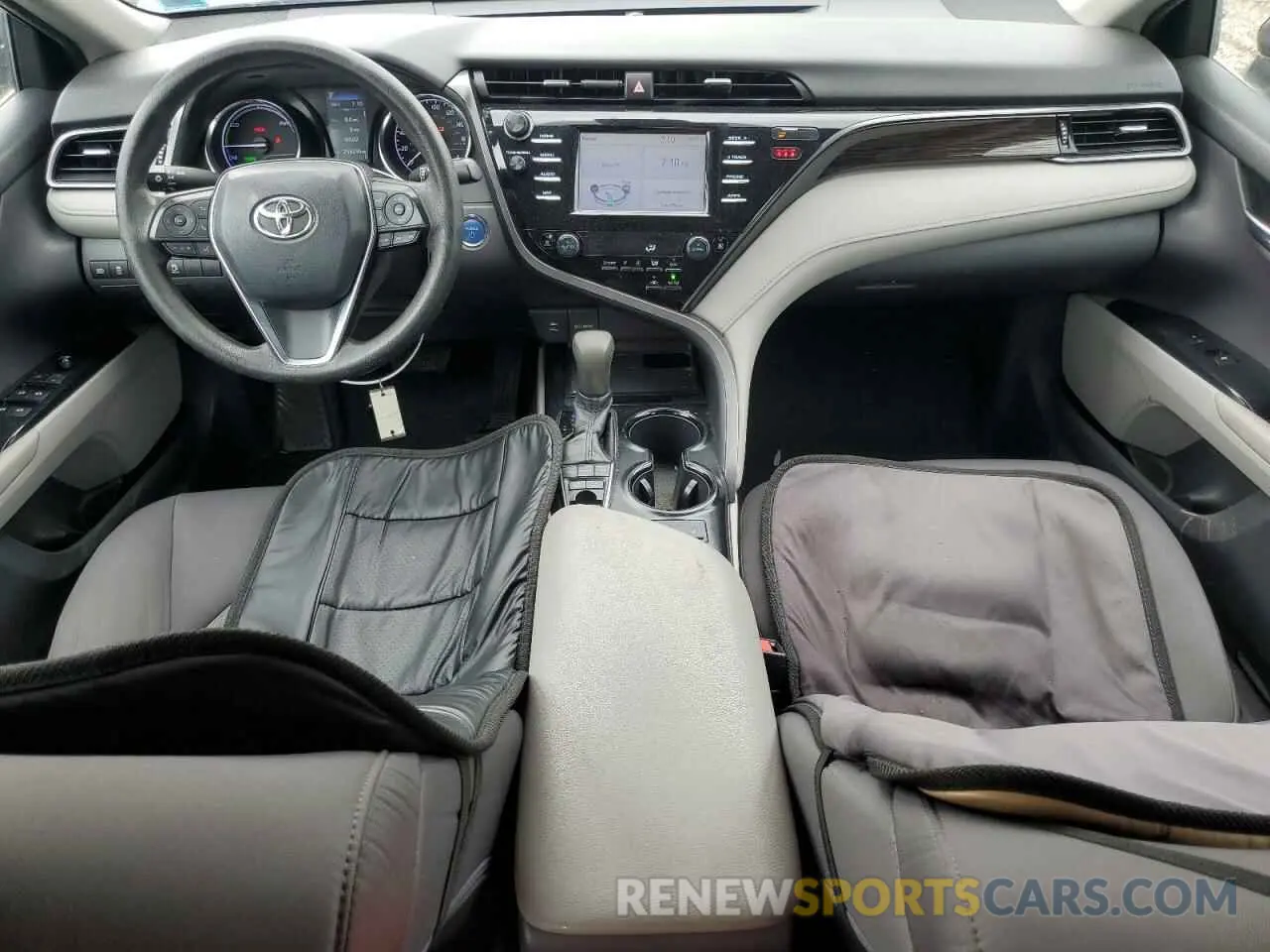 8 Photograph of a damaged car 4T1B31HK1KU512465 TOYOTA CAMRY 2019