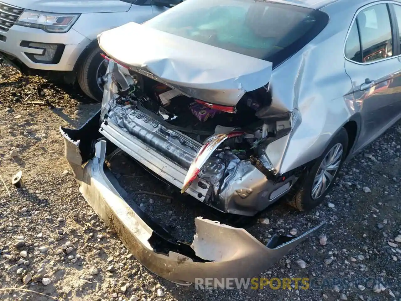 9 Photograph of a damaged car 4T1B31HK1KU517472 TOYOTA CAMRY 2019