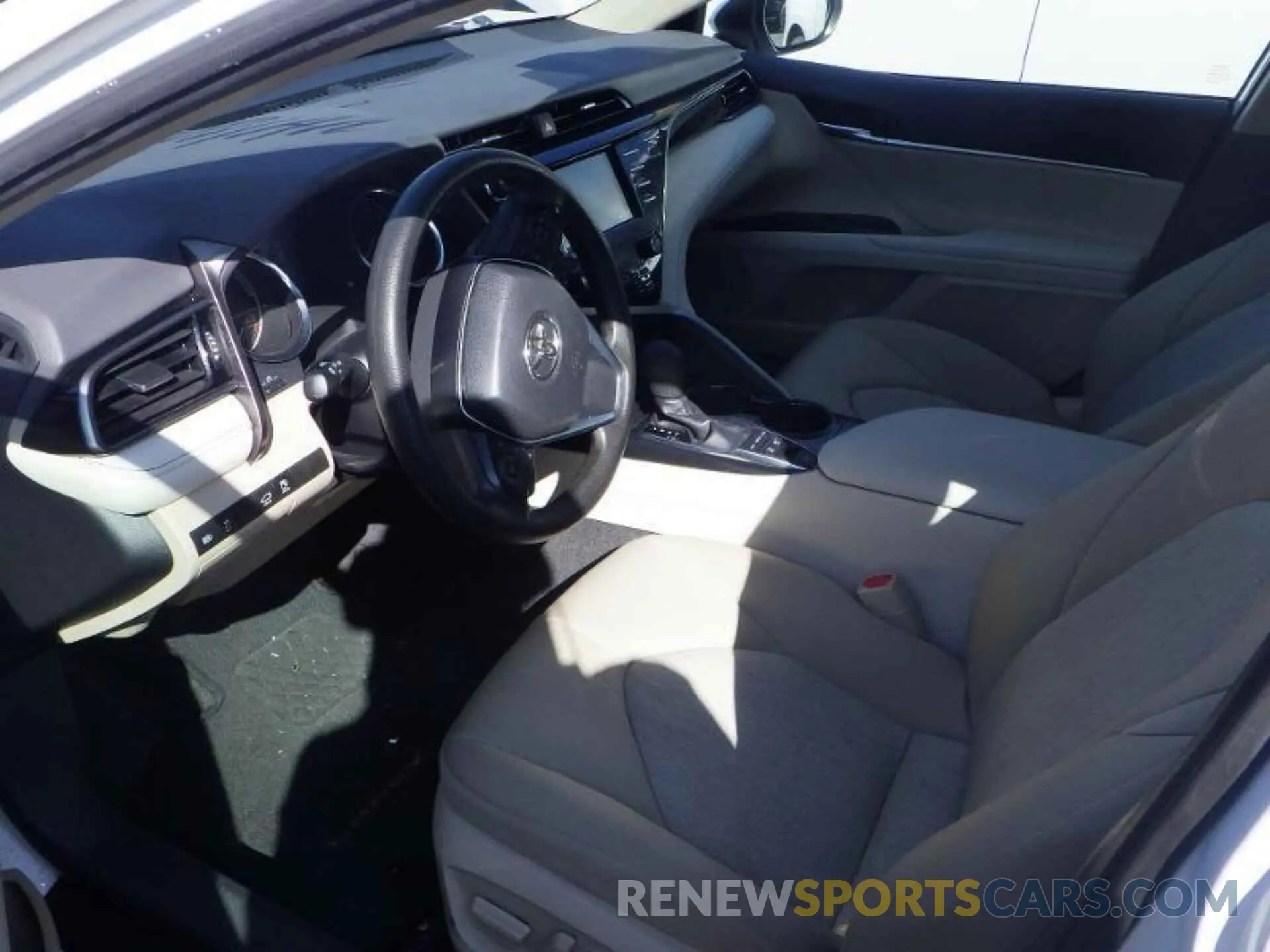 14 Photograph of a damaged car 4T1B31HK2KU511678 TOYOTA CAMRY 2019