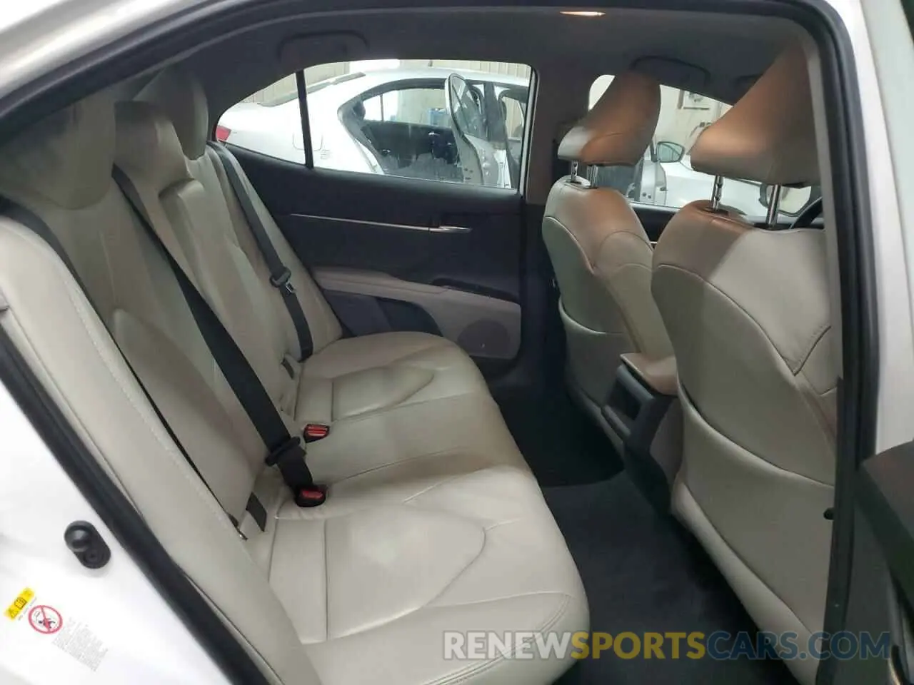 10 Photograph of a damaged car 4T1B31HK3KU004904 TOYOTA CAMRY 2019