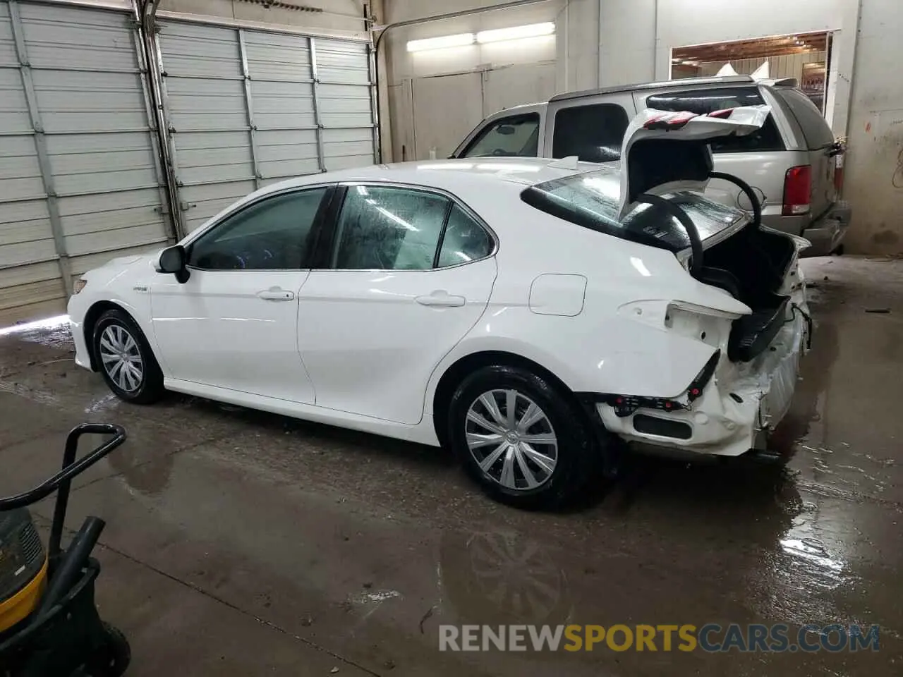 2 Photograph of a damaged car 4T1B31HK3KU004904 TOYOTA CAMRY 2019